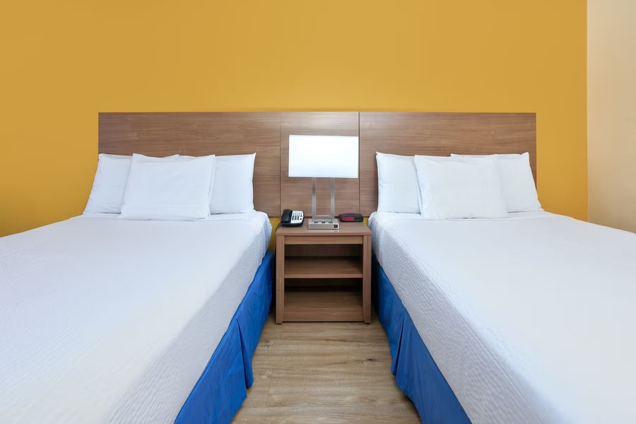 Days Inn by Wyndham Batesville MS — Guest room