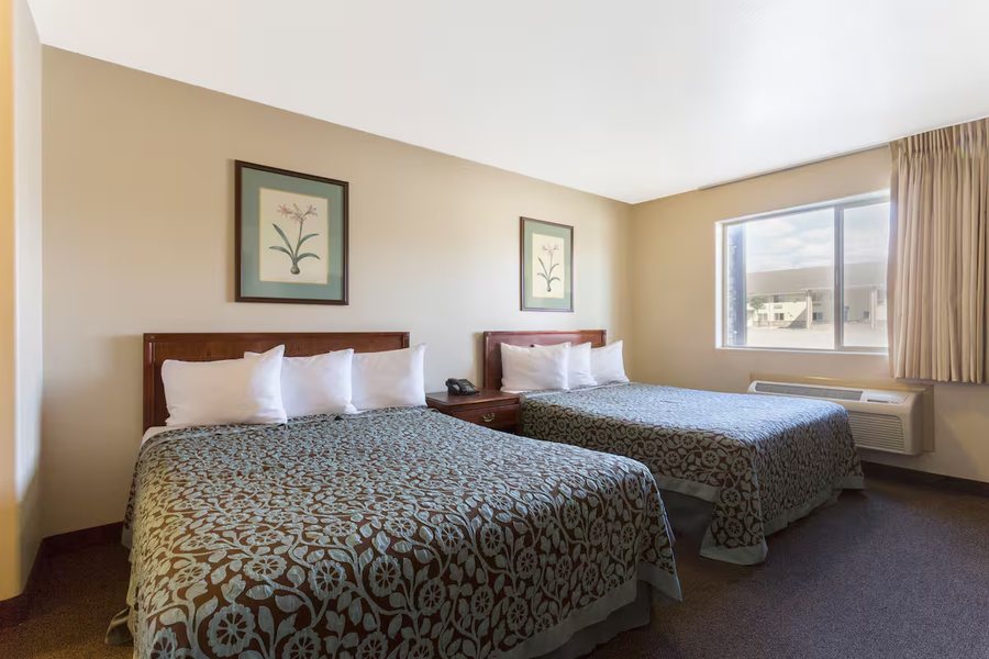 Days Inn by Wyndham Beaver — Guest room