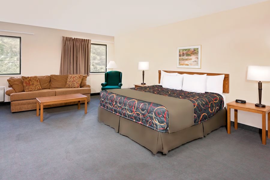 Days Inn By Wyndham Boonville Boonville Missouri — Guest room