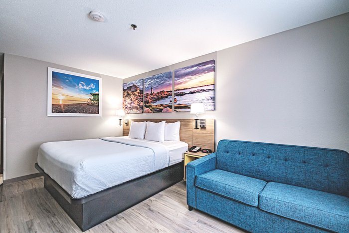 Days Inn by Wyndham Brunswick Bath Area Brunswick Maine — Guest room