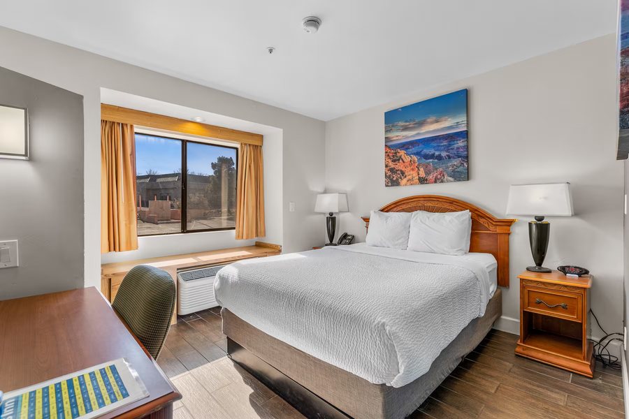 Days Inn By Wyndham Camp Verde Arizona — Guest room