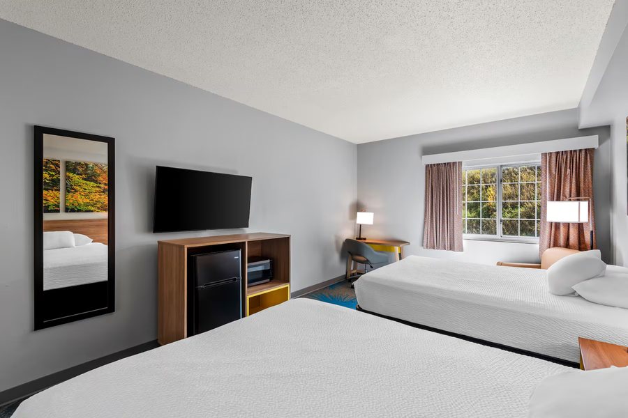 Days Inn By Wyndham Carroll — Guest room