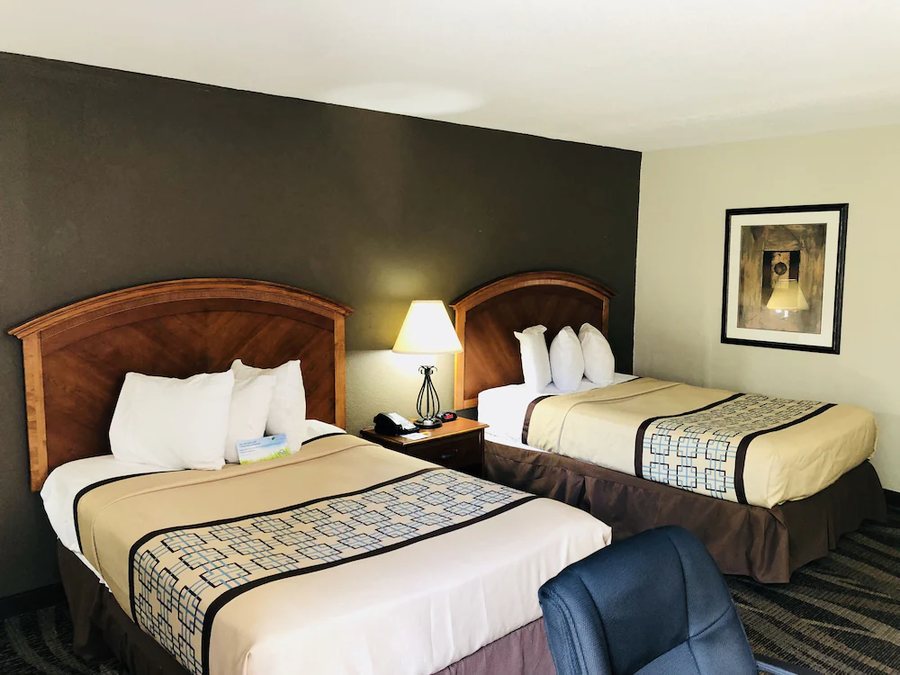 Days Inn By Wyndham Charlotte Woodlawn Near Carowinds — Guest room