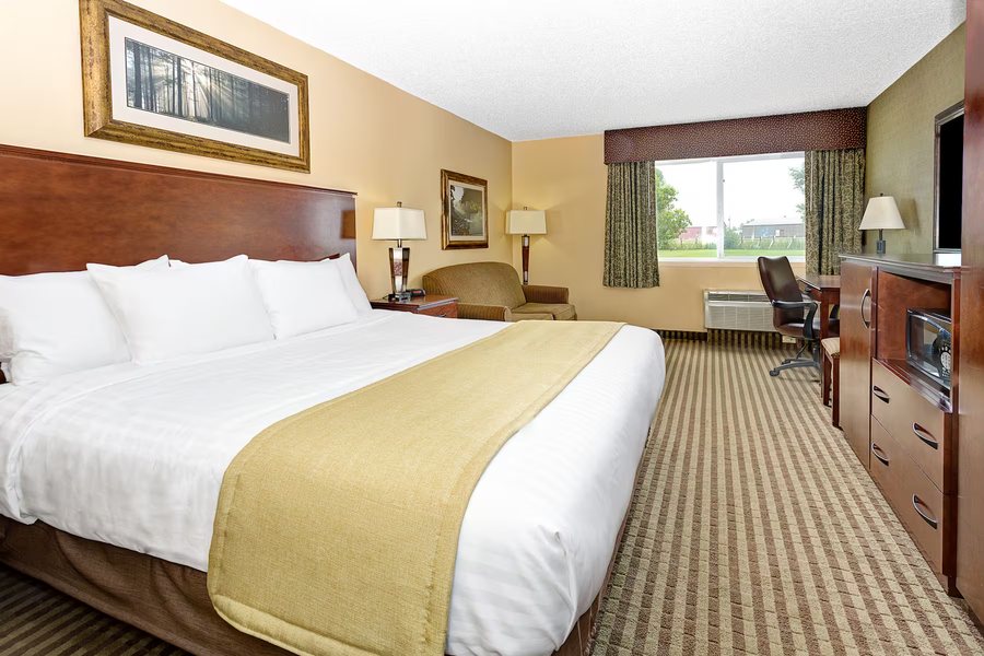 Days Inn by Wyndham Cheyenne — Guest room