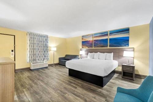 Days Inn by Wyndham Cleveland TN — Guest room