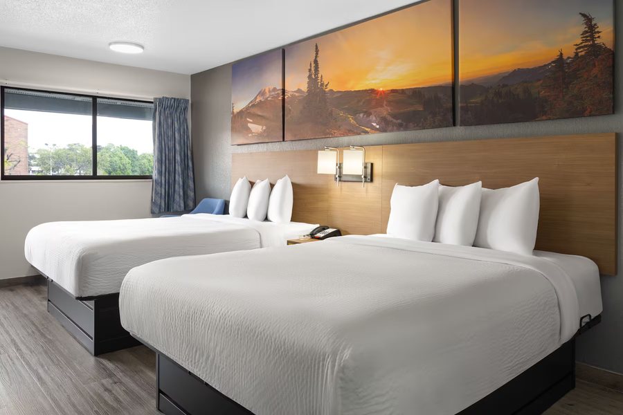 Days Inn by Wyndham Columbus IN — Guest room
