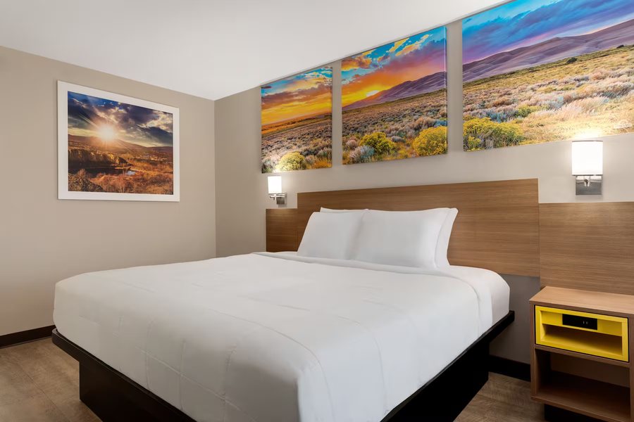 Days Inn by Wyndham Covington — Guest room