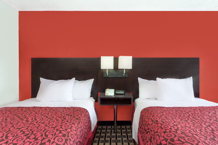 Days Inn by Wyndham Cullman — Guest room