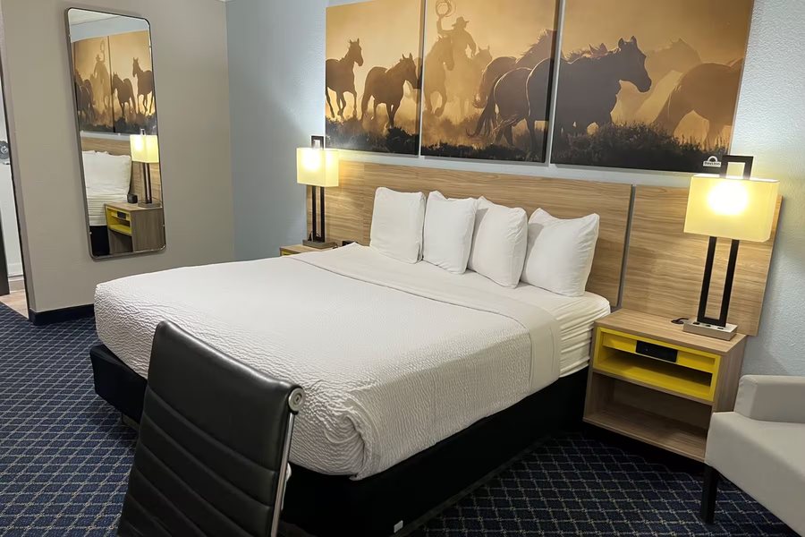 Days Inn By Wyndham Dalhart — Guest room