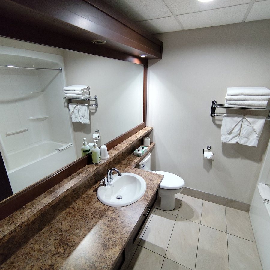 Days Inn by Wyndham Davis Near UC Davis — Bathroom