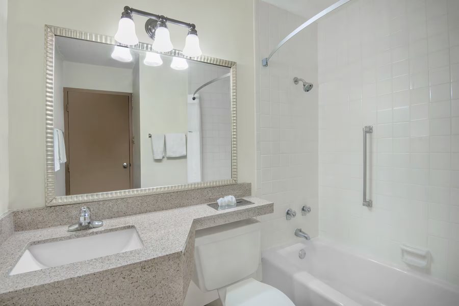 Days Inn by Wyndham Delta CO — Bathroom