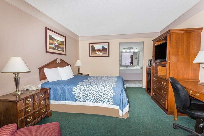 Days Inn by Wyndham Delta CO — Guest room