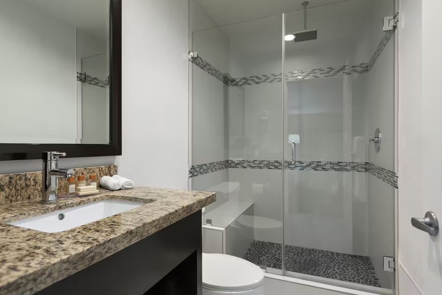 Days Inn by Wyndham Downey — Bathroom