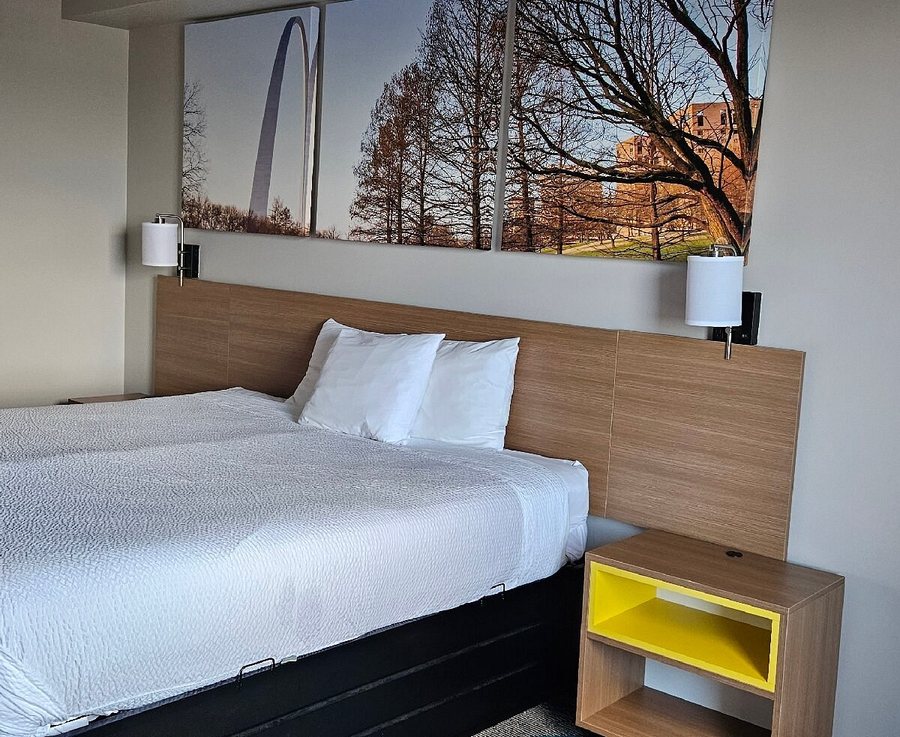 Days Inn by Wyndham Downtown St Louis — Guest room