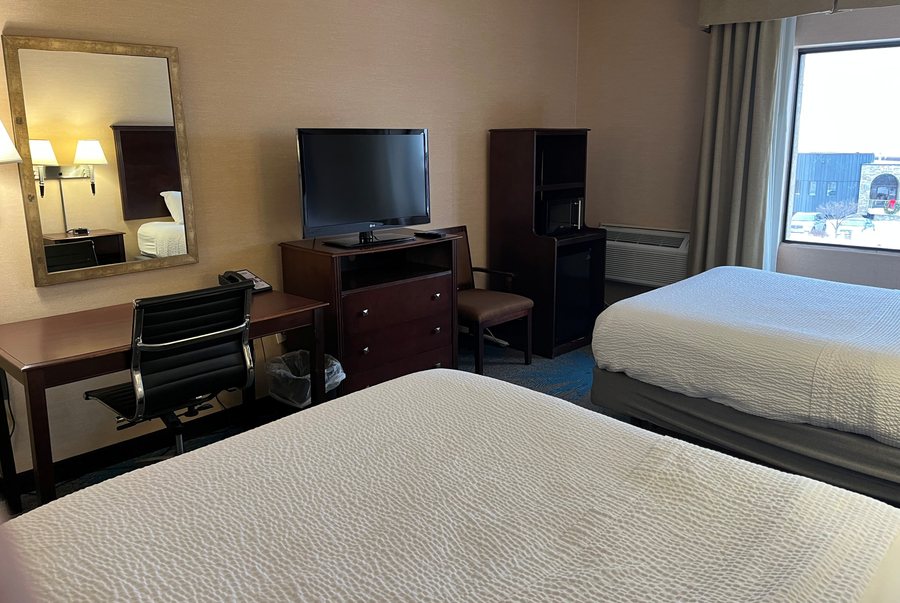Days Inn by Wyndham Duluth Lakewalk — Guest room