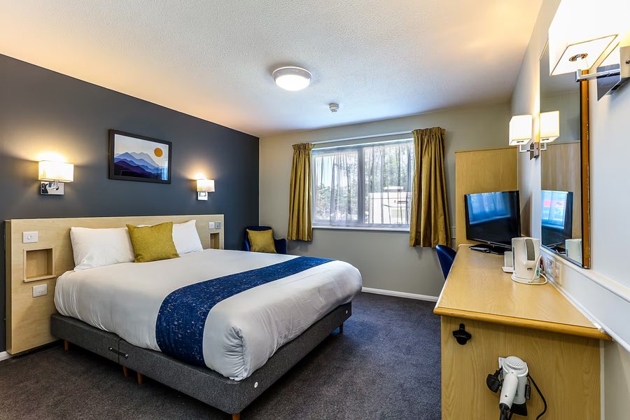 Days Inn by Wyndham Durham Near Duke University — Guest room