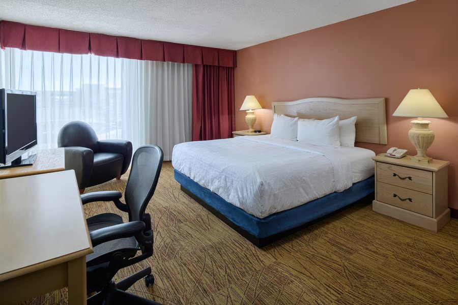 Days Inn by Wyndham El Paso Airport East — Guest room