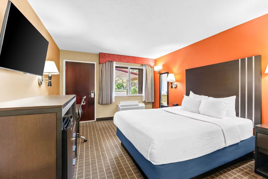 Days Inn by Wyndham Elko — Guest room