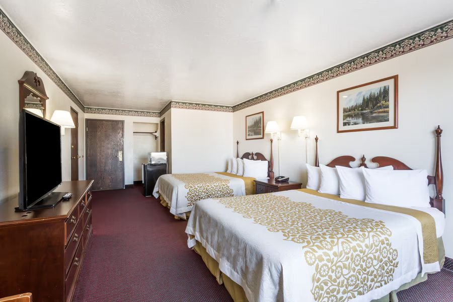 Days Inn by Wyndham Evanston WY — Guest room