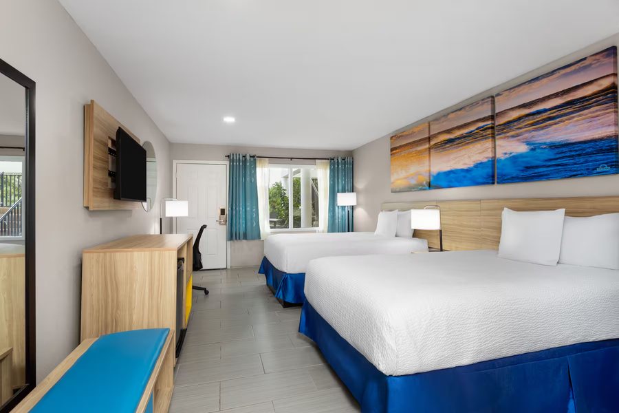 Days Inn by Wyndham Fort Myers Springs Resort — Guest room