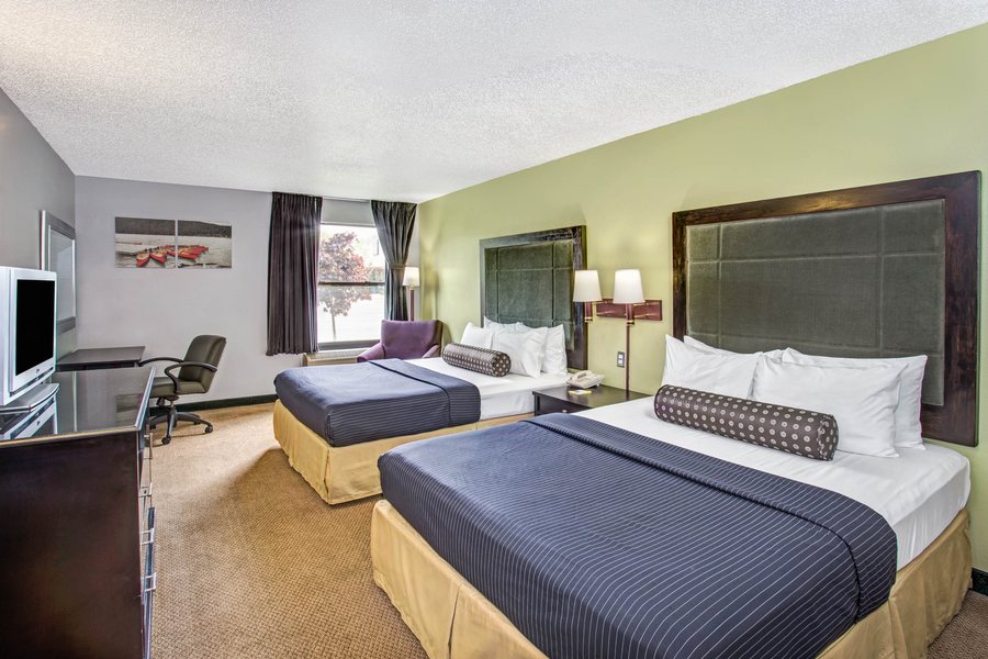 Days Inn by Wyndham Franklin — Guest room