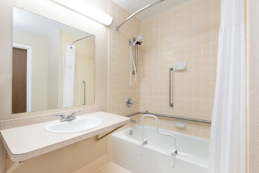 Days Inn by Wyndham Gillette — Bathroom
