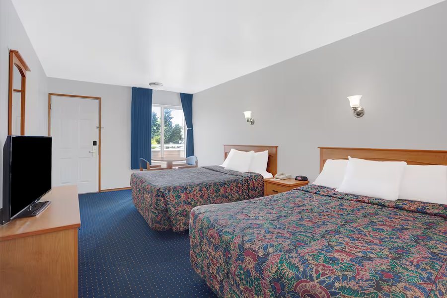 Days Inn by Wyndham Gilroy — Guest room