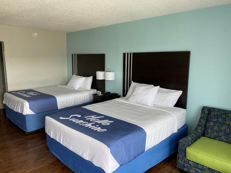 Days Inn by Wyndham Goldsboro — Guest room