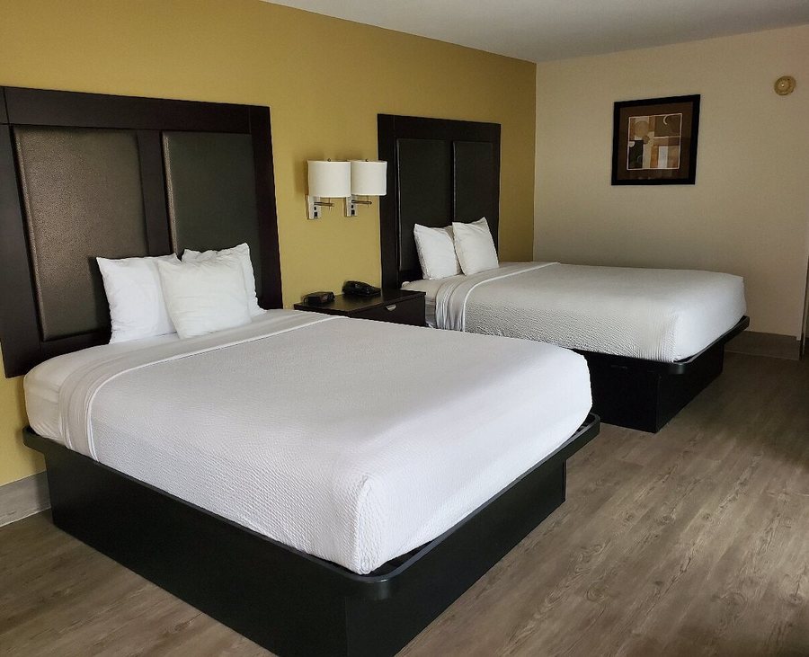 Days Inn by Wyndham Granbury — Guest room