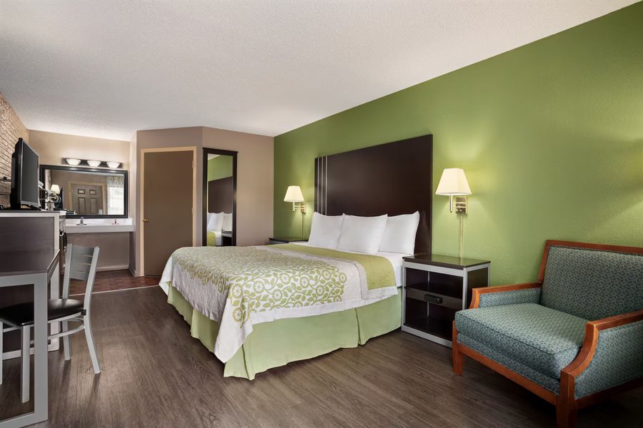 Days Inn by Wyndham Hardeeville I 95 State Line — Guest room
