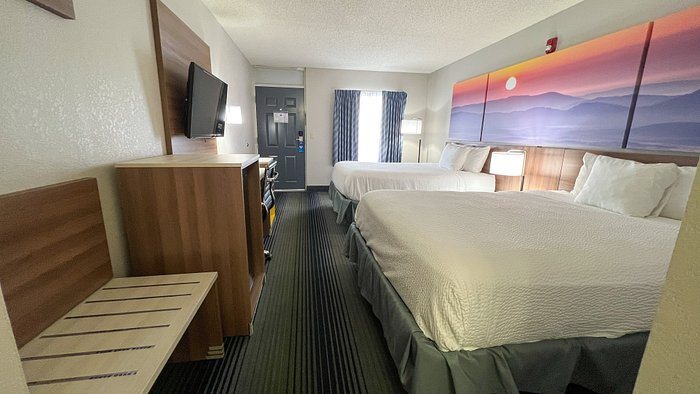 Days Inn by Wyndham Harrison — Guest room