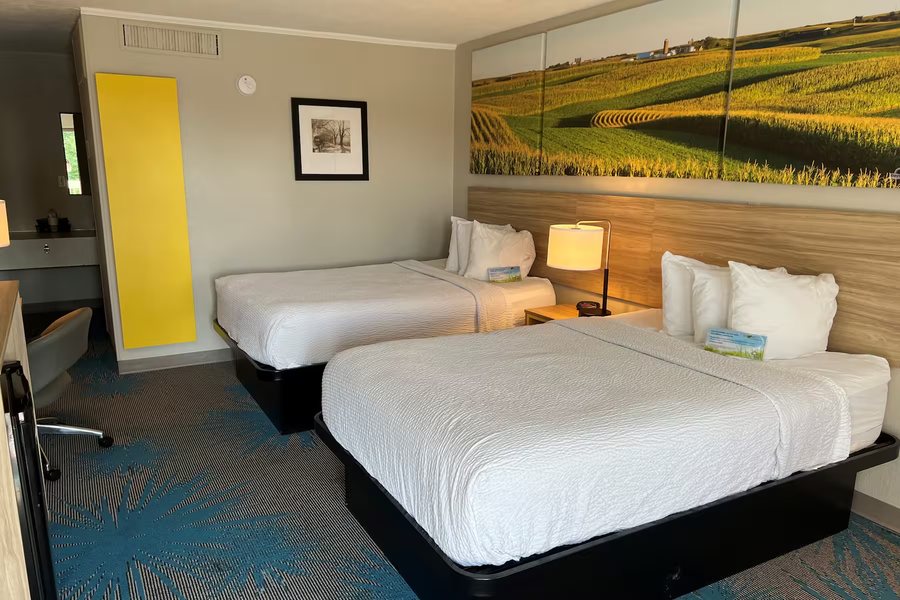 Days Inn by Wyndham Hays — Guest room