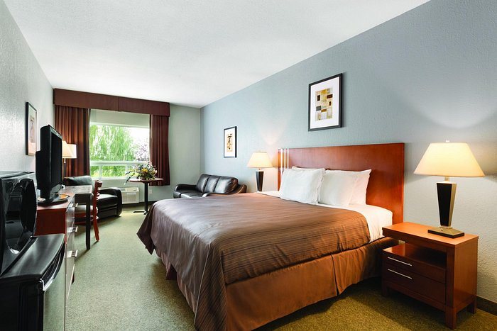 Days Inn by Wyndham High Prairie — Guest room