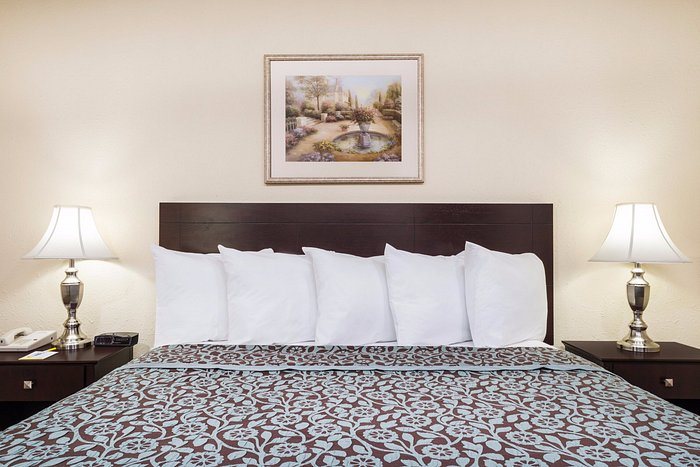 Days Inn by Wyndham Indianapolis Northeast — Guest room