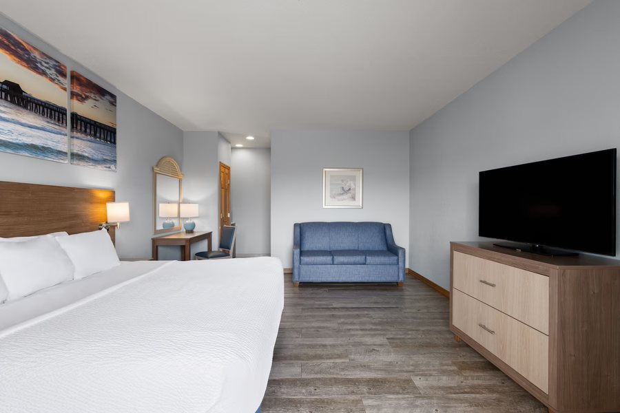 Days Inn by Wyndham Kill Devil Hills Oceanfront Wilbur — Guest room