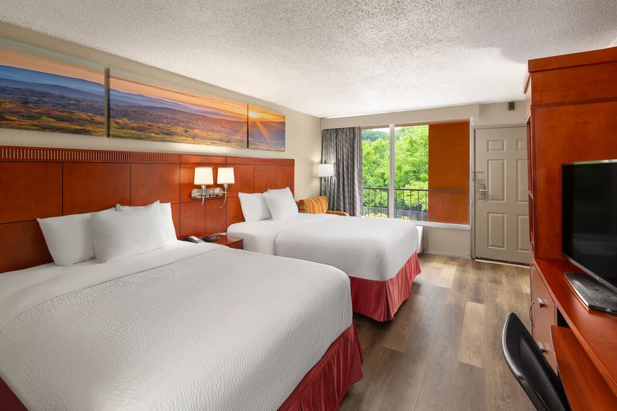 Days Inn by Wyndham Knoxville East — Guest room