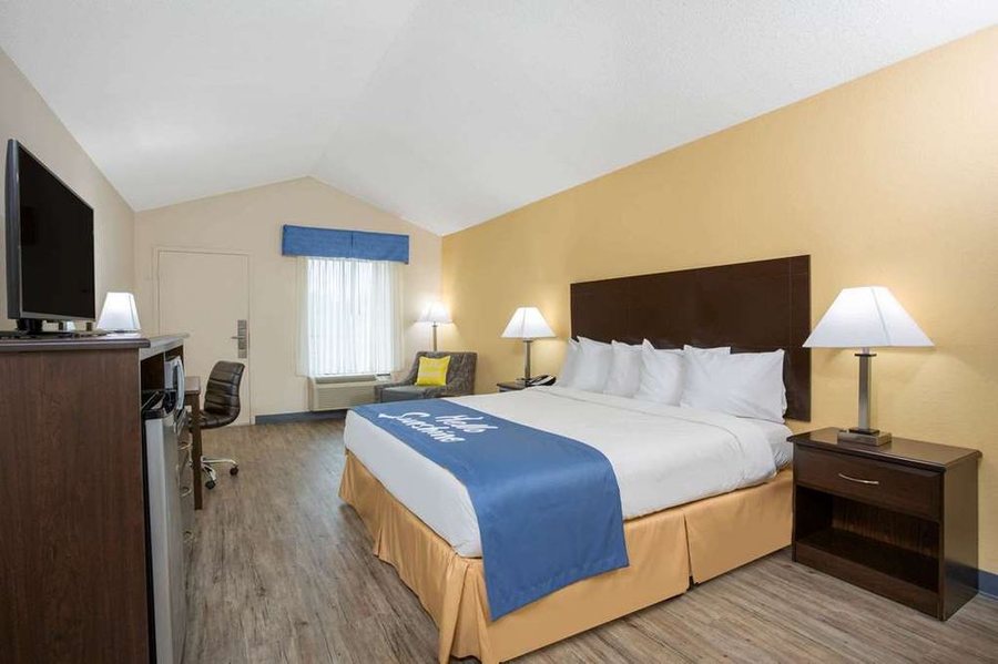 Days Inn By Wyndham Lake City I 10 — Guest room