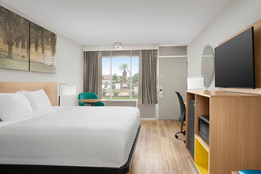 Days Inn by Wyndham Lake City I 75 — Guest room
