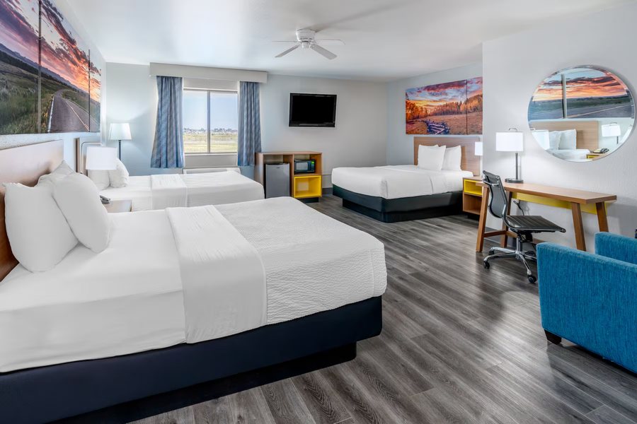Days Inn by Wyndham Lamar — Guest room