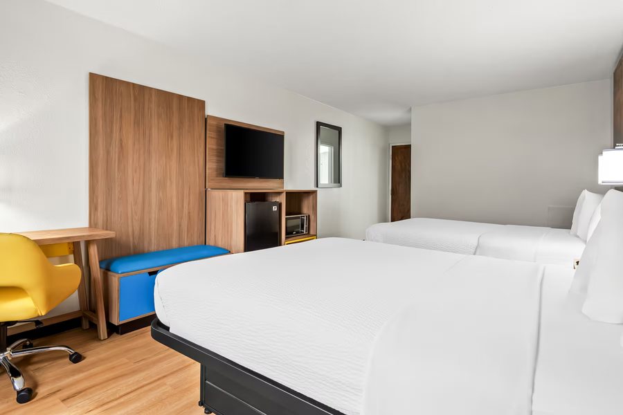Days Inn by Wyndham Lancaster PA Dutch Country — Guest room