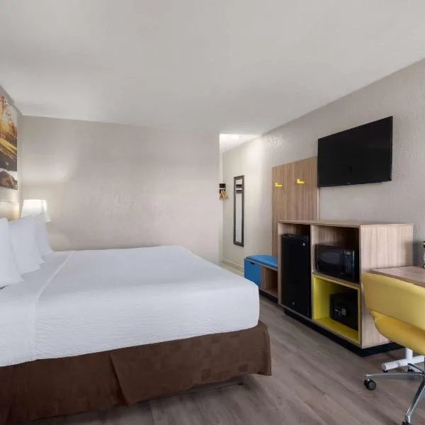 Days Inn by Wyndham Las Vegas Airport Near the Strip Las Vegas Nevada — Guest room