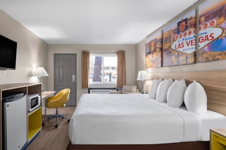 Days Inn by Wyndham Las Vegas — Guest room