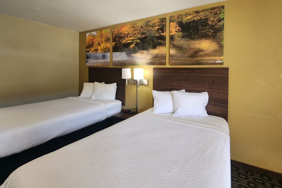 Days Inn by Wyndham Leesville — Guest room