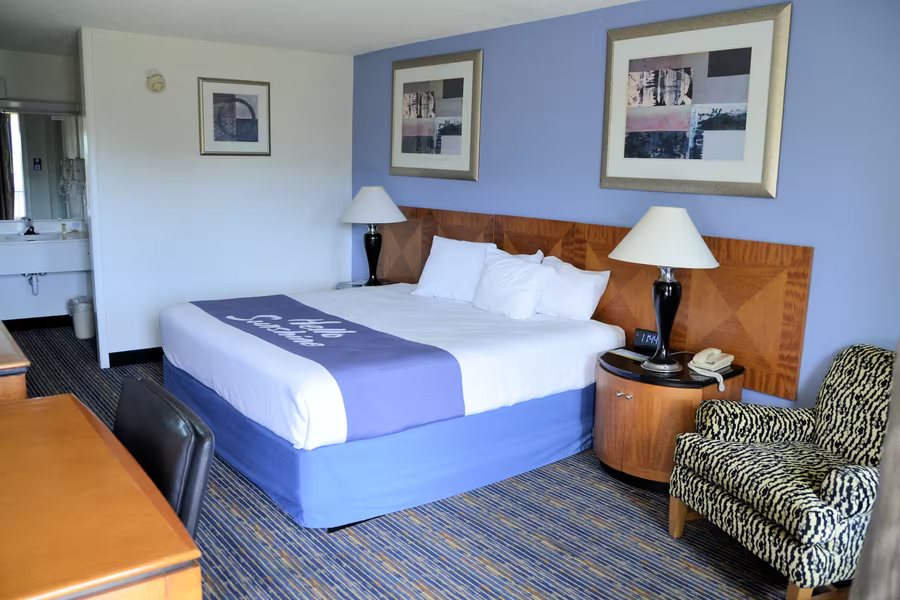 Days Inn by Wyndham Luray Shenandoah — Guest room
