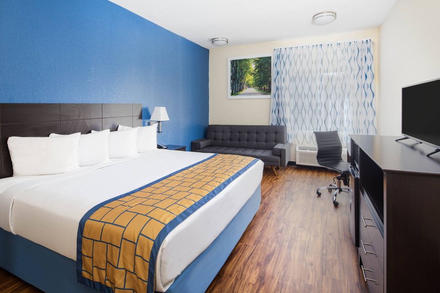 Days Inn by Wyndham Macon I 75 North — Guest room