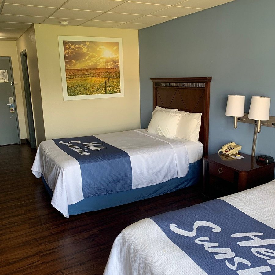 Days Inn by Wyndham Madisonville — Guest room