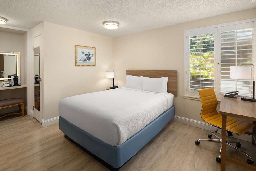 Days Inn by Wyndham Maui Oceanfront — Guest room
