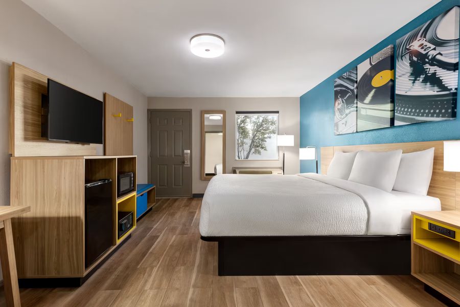Days Inn by Wyndham Memphis at Graceland — Guest room