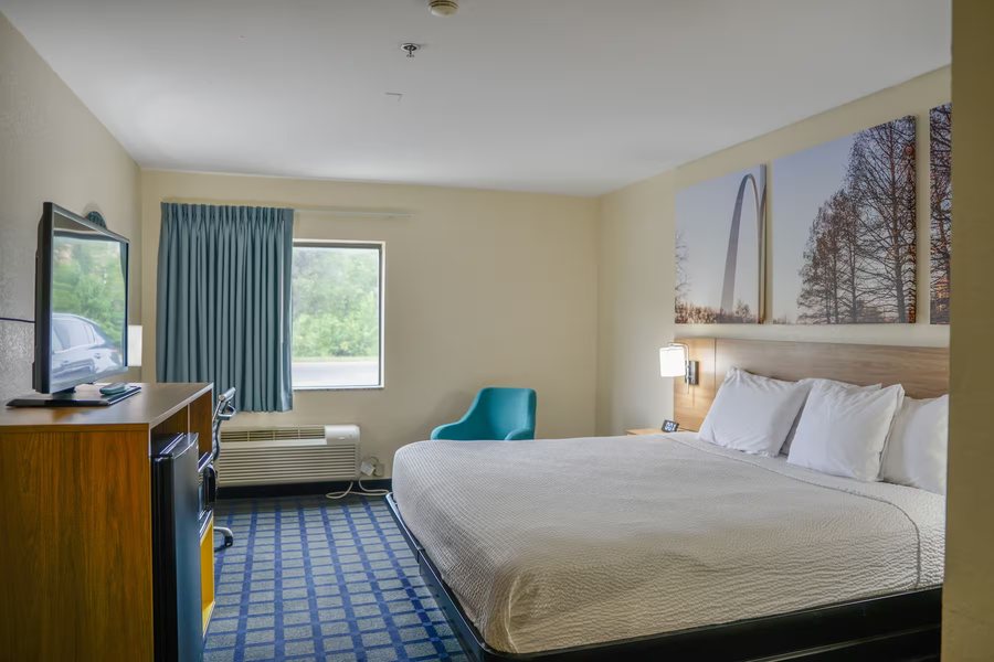 Days Inn by Wyndham Mount Vernon — Guest room