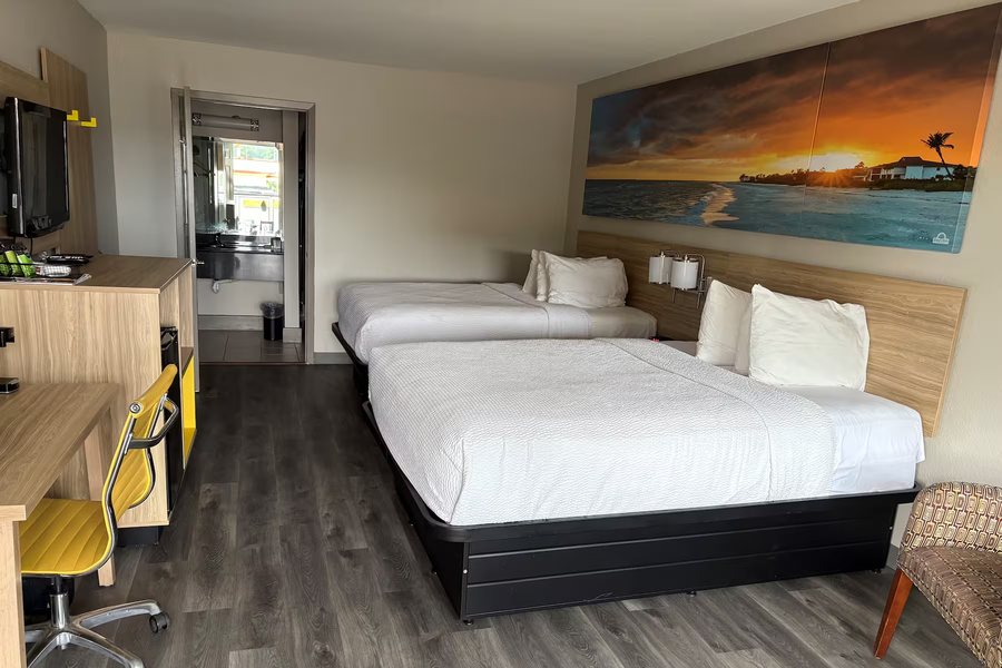 Days Inn by Wyndham Natchitoches — Guest room